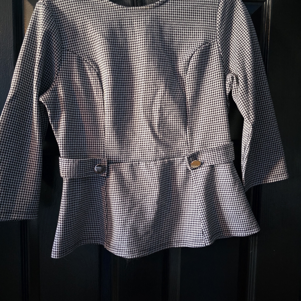Suzy Shier Houndstooth Knit Top